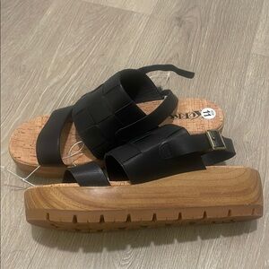 NWT KORKS SANDALS! 11